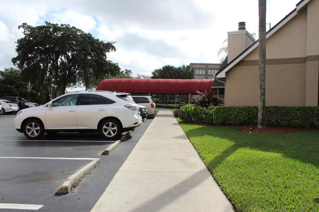 Doral Inn & Suites Miami Airport West Eksteriør billede